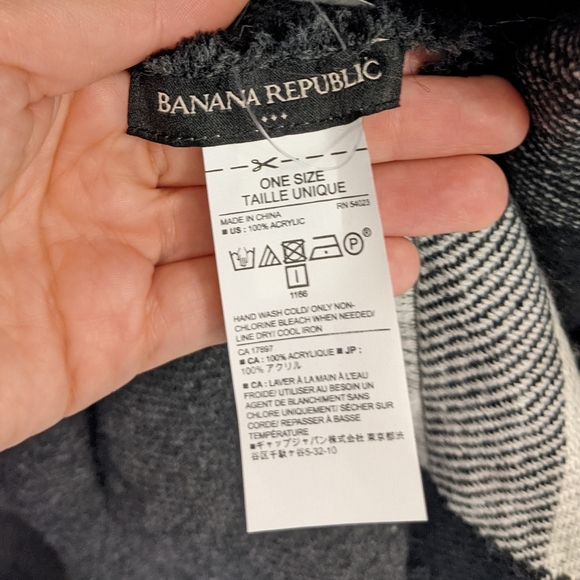 Banana Republic Reversible Wrap - Picture 3 of 3